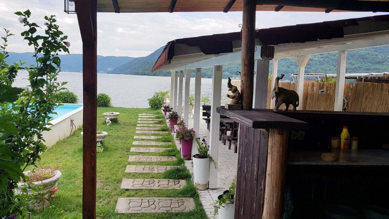 Готель Casa Wanted Оршова Екстер'єр фото